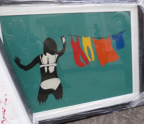 Solus "Spray paint clothes line"